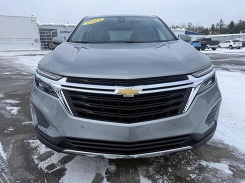 Used 2023 Chevrolet Equinox LT image 2