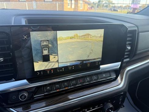 Used 2021 GMC Yukon SLT w/ SLT Luxury Package image 16