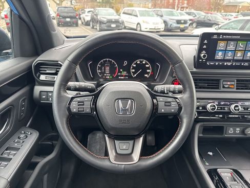 Used 2025 Honda Pilot TrailSport image 24