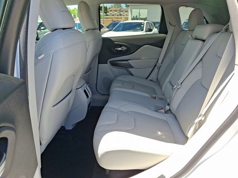Used 2020 Jeep Cherokee Limited AWD/4WD image 11