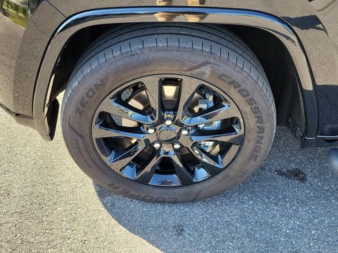 Used 2022 Jeep Grand Cherokee Laredo X image 37