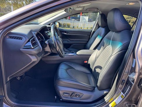 Used 2020 Toyota Camry SE image 10