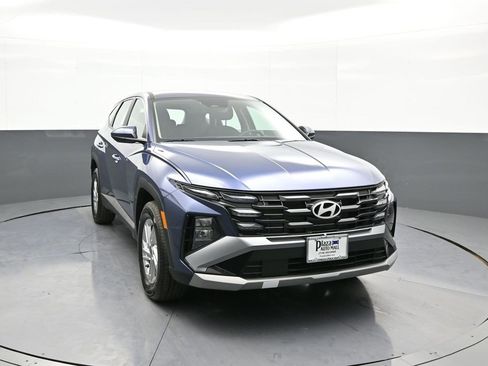 Certified 2025 Hyundai Tucson SE image 3