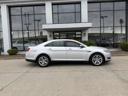 Used 2014 Ford Taurus Limited w/ Equipment Group 301A FWD image 3