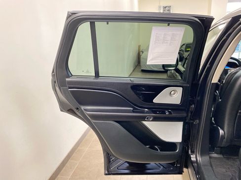 Used 2023 Lincoln Aviator Reserve w/ Equipment Group 201A image 8