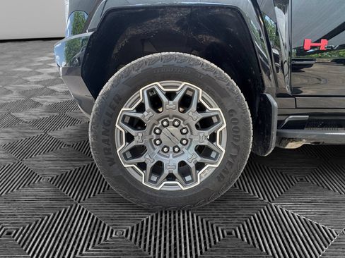 Certified 2025 GMC Hummer EV 3X w/ LPO, Sport Package AWD/4WD image 9