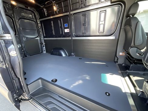 Used 2025 Mercedes-Benz Sprinter 2500 image 16