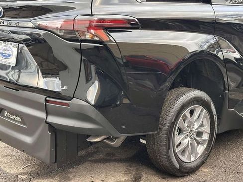 Used 2026 Toyota Sienna LE image 14