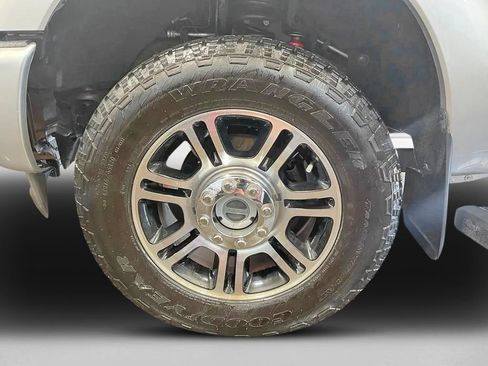Used 2016 Ford F250 Platinum w/ FX4 Off-Road Package AWD/4WD image 15