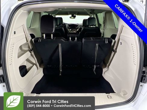 Used 2024 Chrysler Pacifica Touring-L image 14