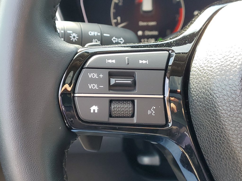 Certified 2025 Honda Pilot Touring image 24
