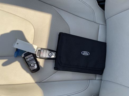 Used 2019 Ford Edge Titanium w/ Equipment Group 301A AWD/4WD image 33