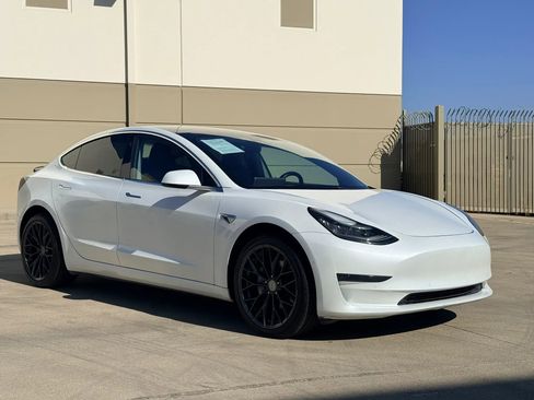 Used 2019 Tesla Model 3 Standard Range Plus RWD image 3