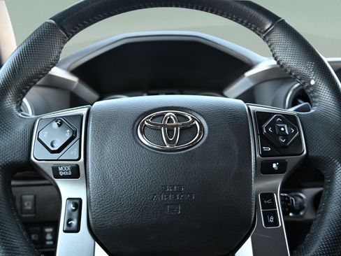 Used 2022 Toyota Tacoma Limited AWD/4WD image 32