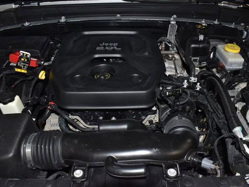 Used 2022 Jeep Wrangler Unlimited Sahara AWD/4WD image 10