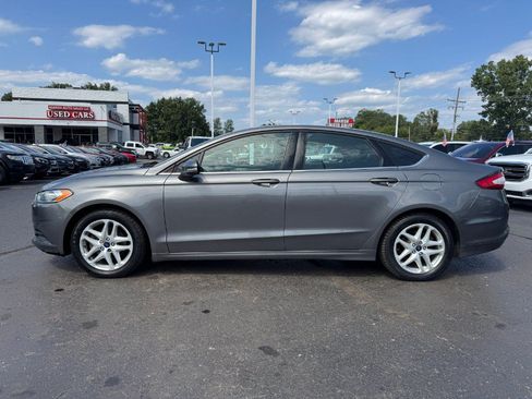 Used 2014 Ford Fusion SE FWD image 2