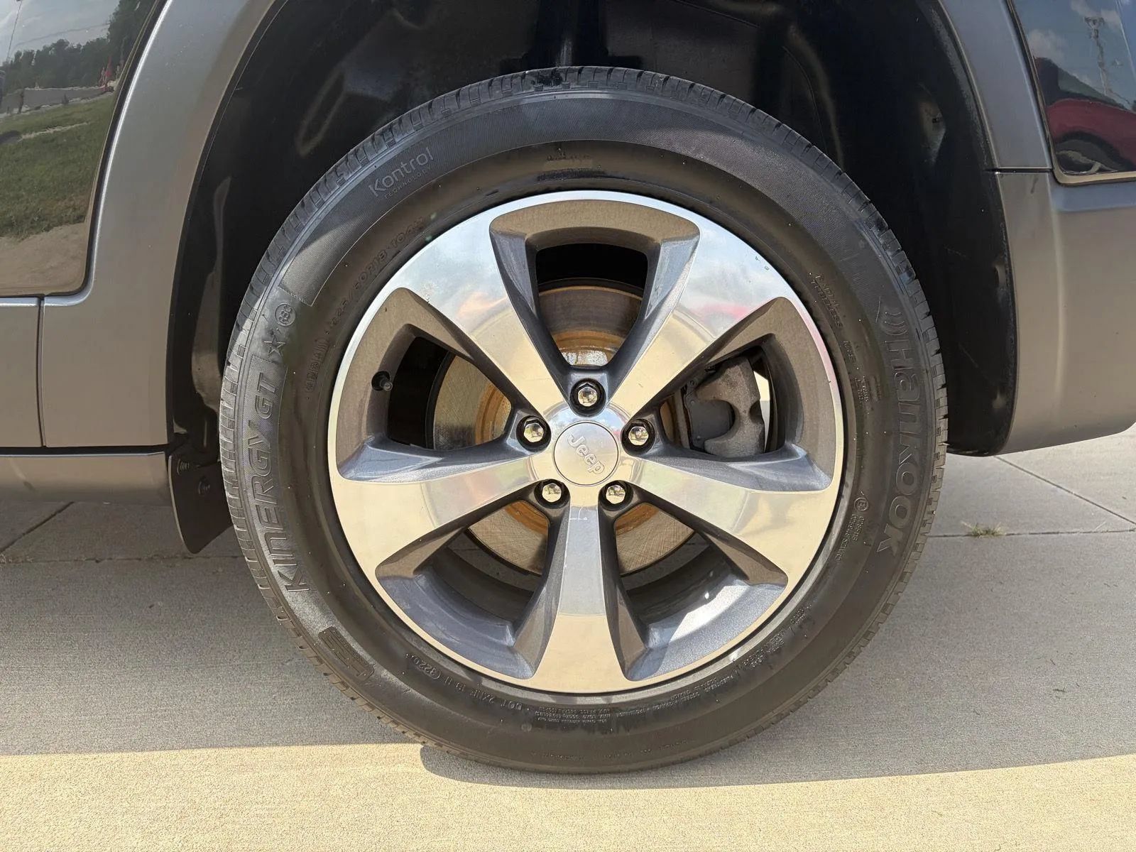 Used 2019 Jeep Cherokee Limited AWD/4WD image 9