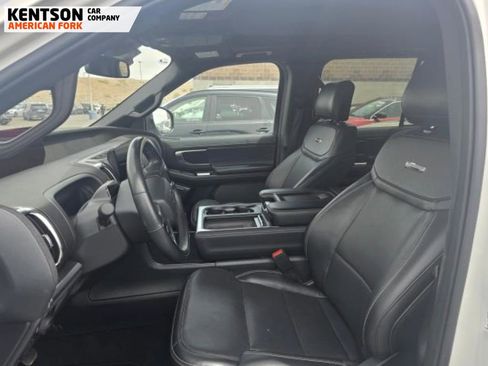 Used 2025 Ford Expedition Platinum w/ Stealth Appearance Package AWD/4WD image 7