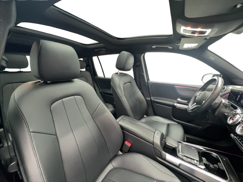 Used 2022 Mercedes-Benz GLB 250 4MATIC w/ Premium Package Lite image 30