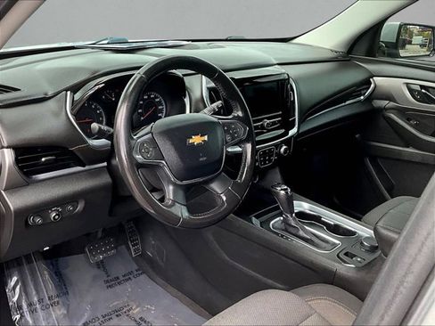 Used 2020 Chevrolet Traverse LT image 14