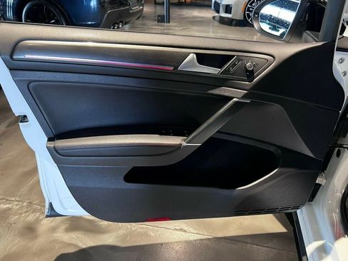 Used 2019 Volkswagen Golf 4-Door FWD image 9