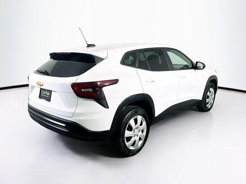 Used 2025 Chevrolet Trax LS FWD image 9