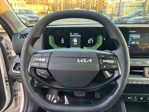 Used 2025 Kia K4 LXS image 29