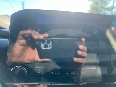 Used 2023 Nissan Pathfinder SL image 21