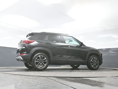 Used 2025 Chevrolet TrailBlazer LT w/ Driver Confidence Package image 47