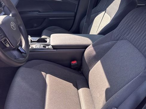 Used 2025 Toyota Camry LE image 9