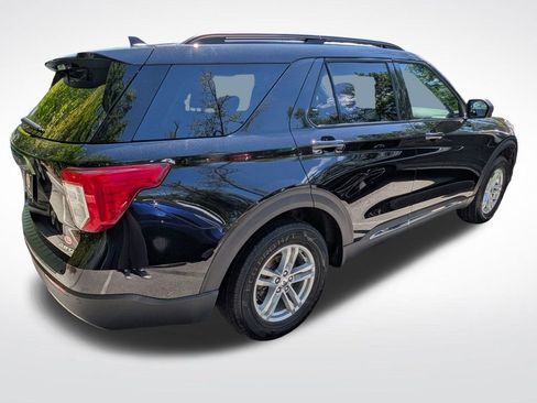 Used 2022 Ford Explorer XLT w/ Equipment Group 202A AWD/4WD image 3