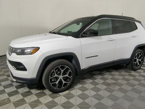 Certified 2024 Jeep Compass Limited image 9