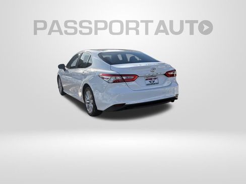 Used 2018 Toyota Camry LE image 3