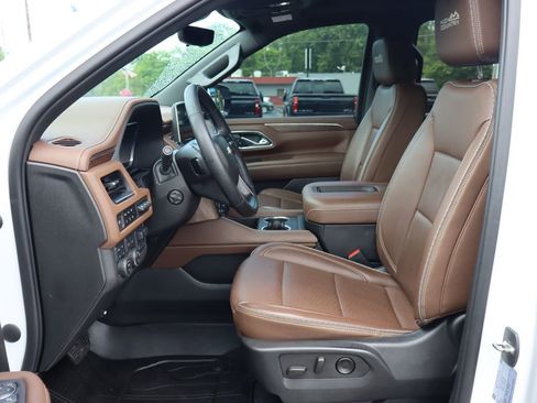 Used 2023 Chevrolet Tahoe High Country AWD/4WD image 4