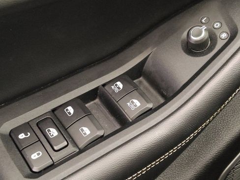 Used 2022 Jeep Grand Cherokee L Limited w/ Luxury Tech Group II image 27