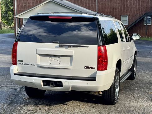 Used 2012 GMC Yukon XL SLT w/ SLT-2 Equipment Package RWD image 2