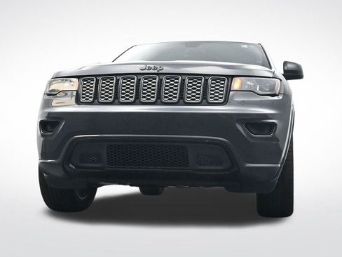 Used 2018 Jeep Grand Cherokee Altitude image 31