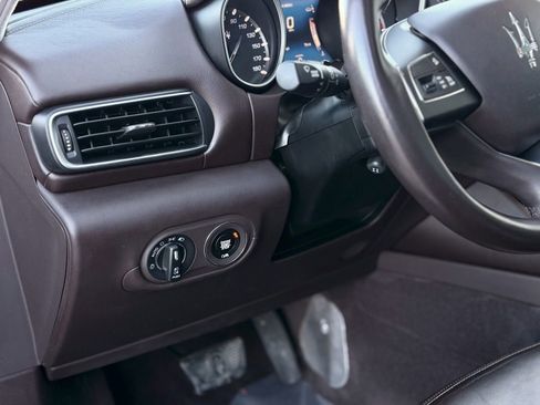 Used 2019 Maserati Levante Base image 19