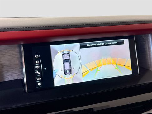 Used 2018 Rolls-Royce Phantom Sedan image 20
