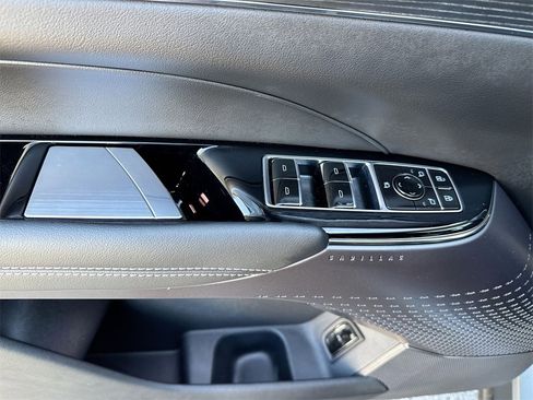 Used 2025 Cadillac Lyriq Sport image 15