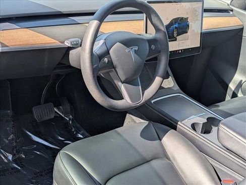Used 2022 Tesla Model Y Long Range AWD/4WD image 10