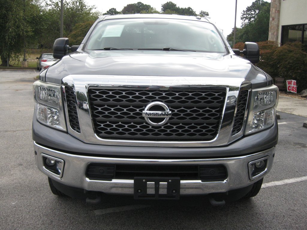 Used 2017 Nissan Titan SV AWD/4WD image 2