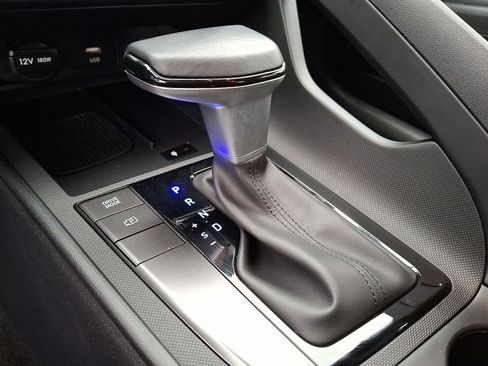 Certified 2025 Hyundai Elantra Sport image 15