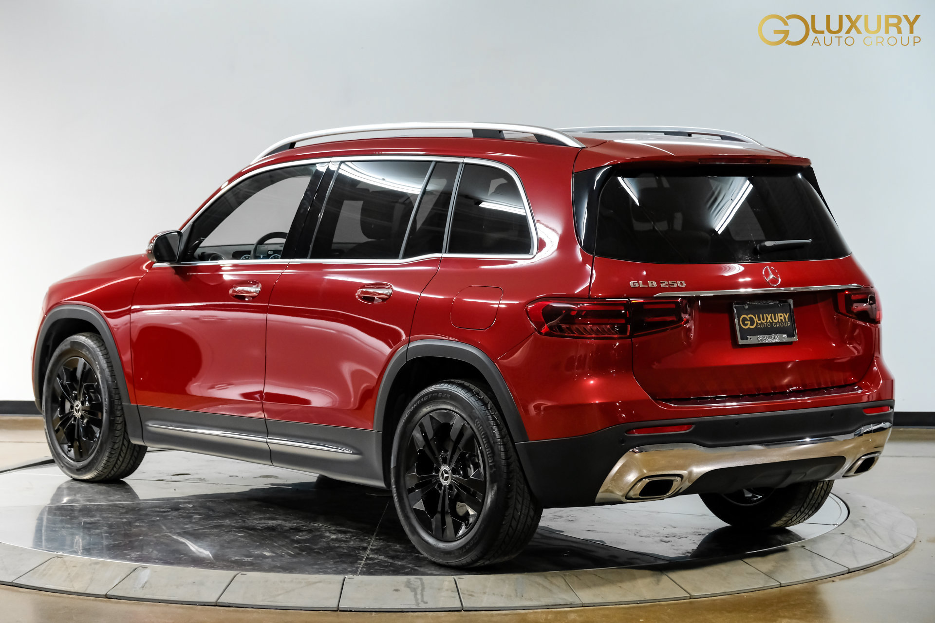 Used 2026 Mercedes-Benz GLB 250 w/ Exclusive Package image 12