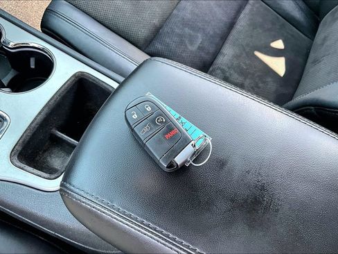 Used 2021 Jeep Grand Cherokee Laredo X AWD/4WD image 11