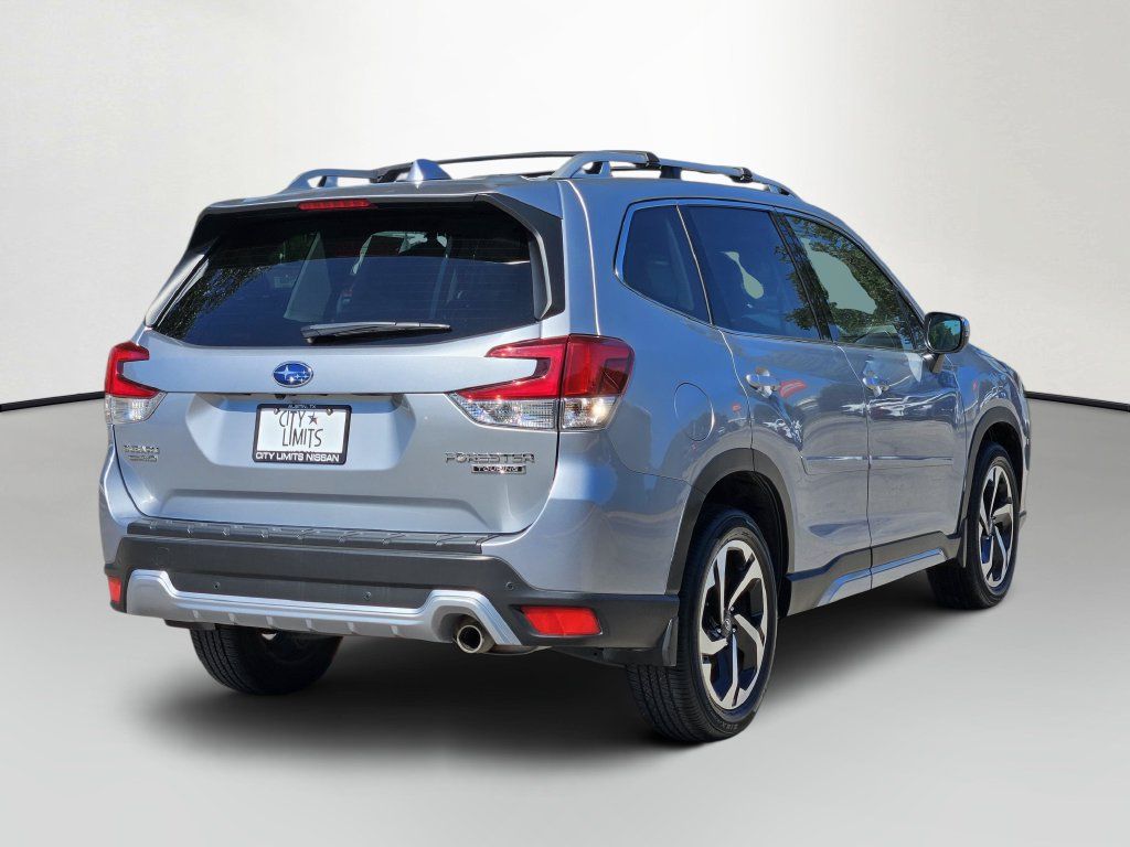 Used 2023 Subaru Forester Touring AWD/4WD image 5