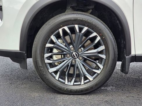 Used 2025 Nissan Rogue SL w/ Tech Package image 9