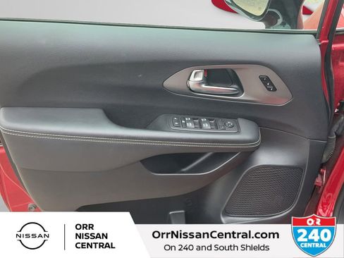 Used 2025 Chrysler Pacifica Select FWD image 17
