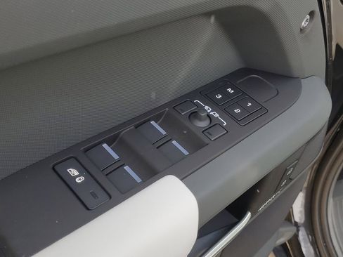 New 2026 Land Rover Defender 130 X-Dynamic SE AWD/4WD image 11