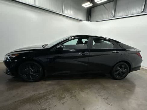 Used 2023 Hyundai Elantra SEL w/ Winter Weather Package image 2